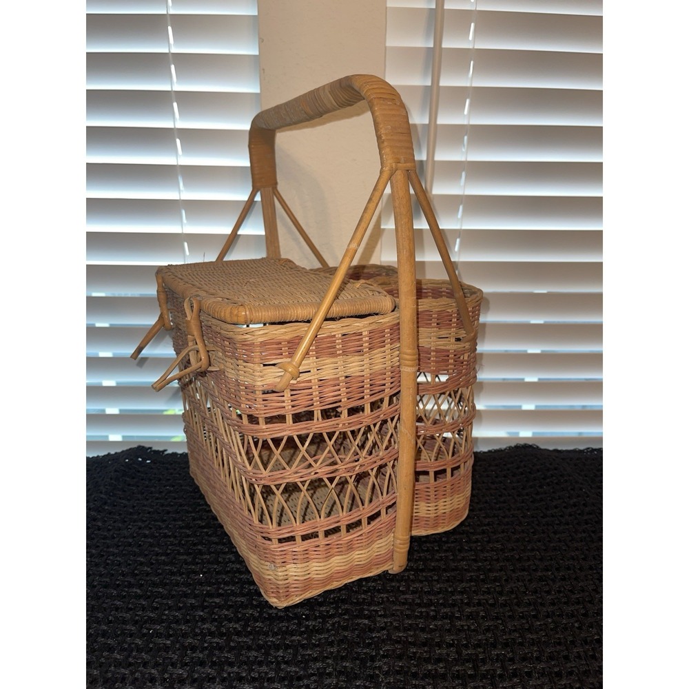 Vintage MCM Wicker Woven Picnic‎ Basket 2 Wine Bottle Holder Handle & Lid W/Red